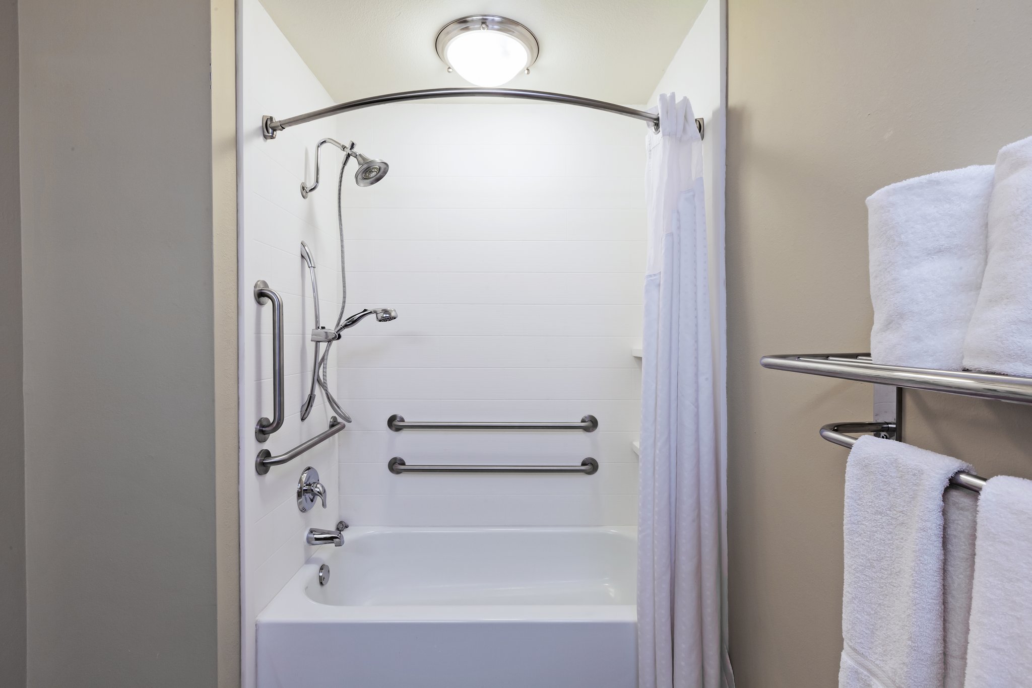 Holiday Inn Express & Suites Eagle Pass - Tap to explore photos