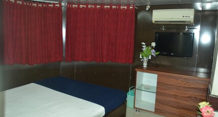Navin Guest House Room Type - AC ROOM