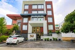 Saltstayz Premier - Cyber Hub