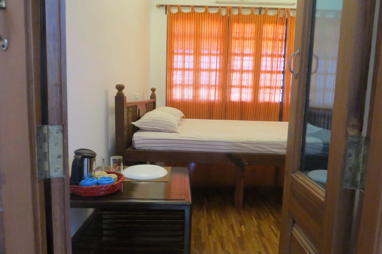 Maison Petite - Tap to explore photos