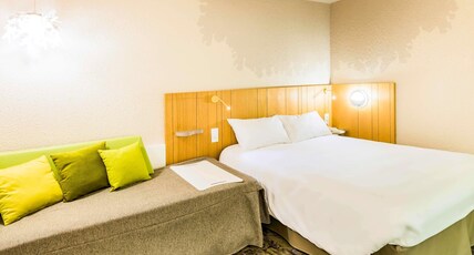 ibis Styles Tours Sud Room Type - Standard Room with 1 double bed and twin beds ibis Styles Tours Sud Room Type - Standard Room with 1 double bed and twin beds