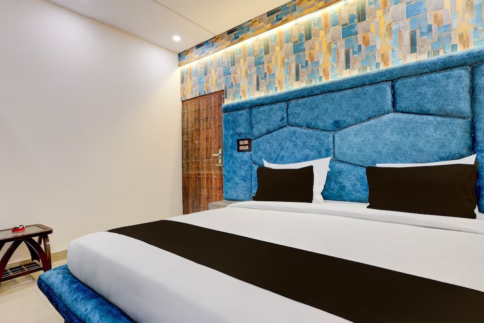 JC LUXURY HOTEL - Tap to explore photos