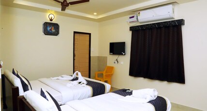 Hotel Elite Inn Room Type - Deluxe Triple AC Room