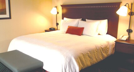 Hampton Inn by Hilton MOREHEAD Room Type - 1 KING BED NONSMOKING