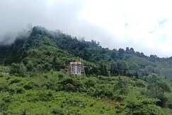 FLORET RESORT LACHUNG