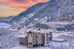 The  White Season Resort By Trinay Hotels