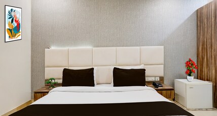 Townhouse Hotel Sec- 54 Golf Course Road Room Type - Classic
