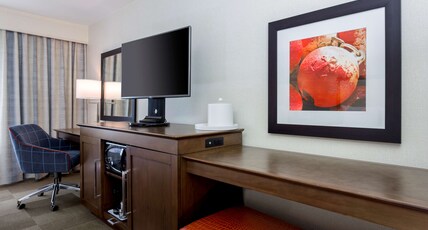 Hampton Inn & Suites San Diego Poway Room Type - 1 KING W DRINKS-SNACKS NS