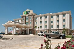 Holiday Inn Express Hotel & Suites Pearsall