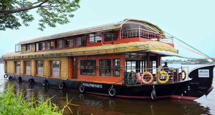 Kera Houseboats Room Type - Premium room in 4 BHK Houseboat (Kera Marthandam, Sharing basis)-Full time AC Kera Houseboats Room Type - Premium room in 4 BHK Houseboat (Kera Marthandam, Sharing basis)-Full time AC