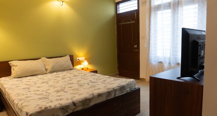 HomeSlice Koramangala Room Type - Deluxe Room With  Street View