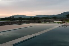 Mountain Shadow Resort