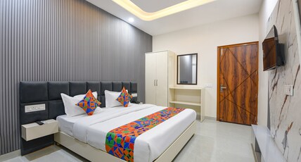 FabHotel Regal Room Type - Deluxe Room