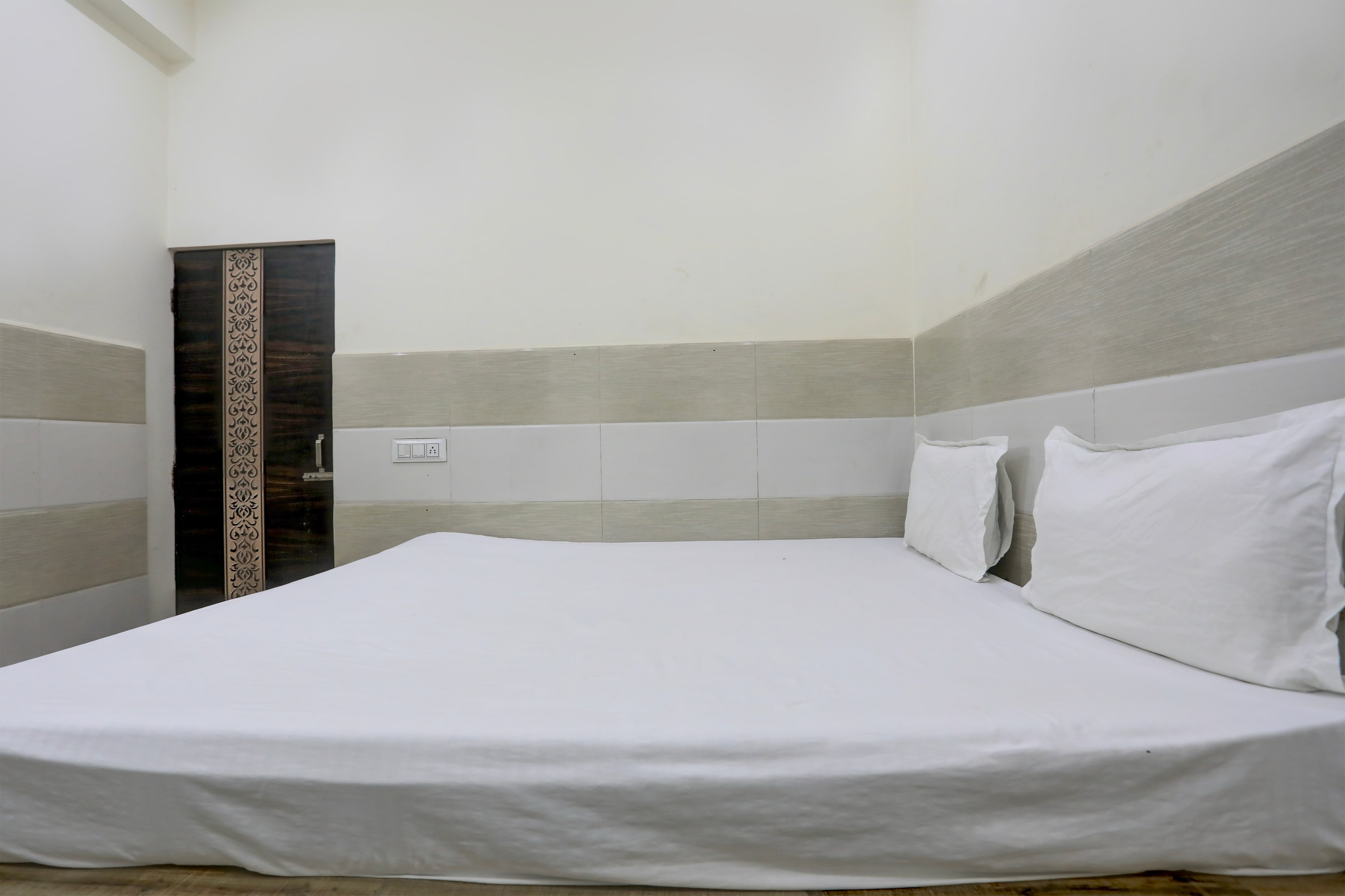 Hotel O YOUR RESIDENCY - Tap to explore photos