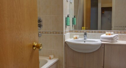 The Watermill Hotel, Sure Hotel Collection by Best Western Room Type - 1 Double Bed, Non-Smoking, Standard Room