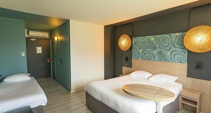 Hotel ibis Styles Marennes Oleron in Marennes-Hiers-Brouage Room Type - Standard room with a double bed and a sofa