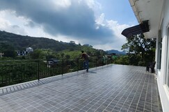 Cloud 9 Cottages Vagamon