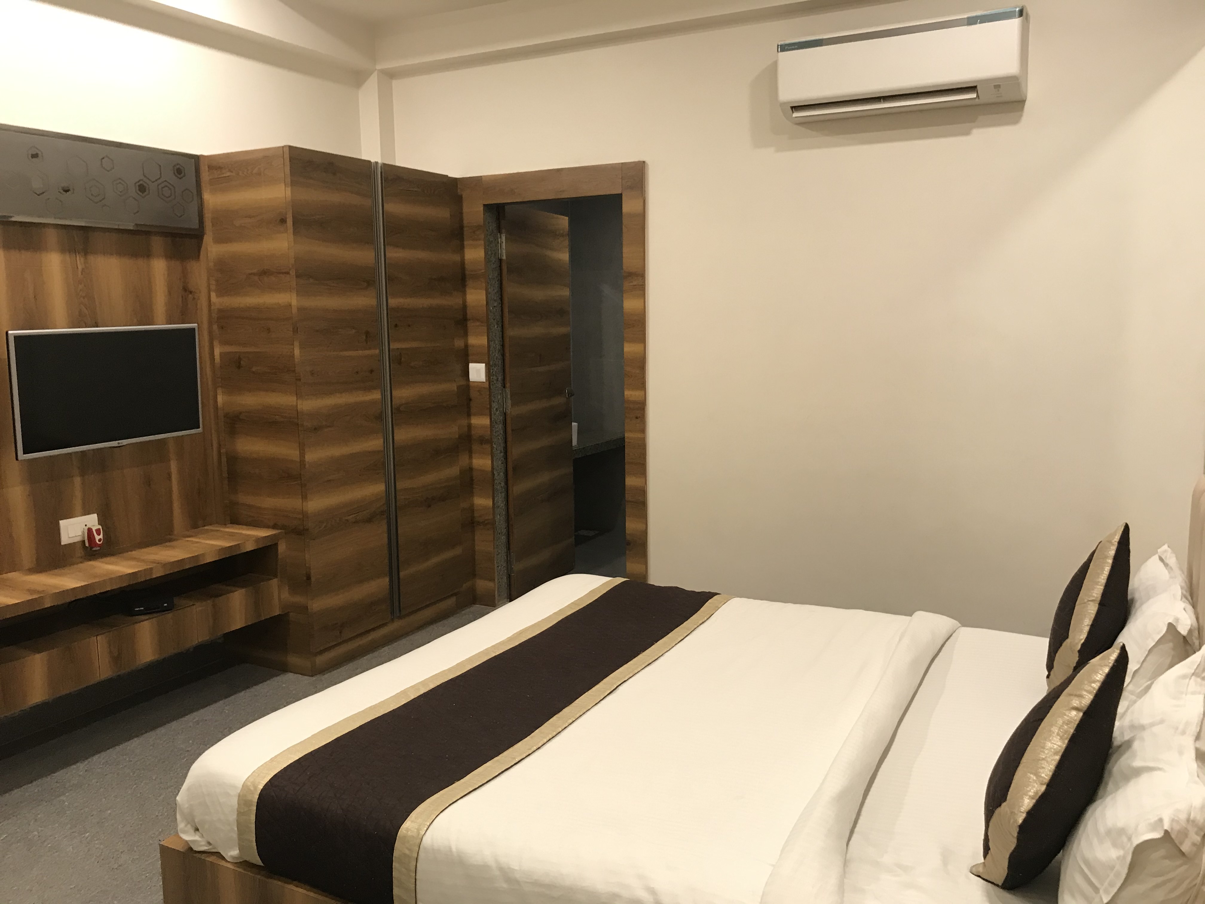 DIVYA HOTEL AND RESTURANT - Tap to explore photos