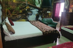 New Gayatri Palace Near Prem Mandir