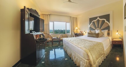 Hotel Clarks Shiraz Room Type - Deluxe Double Bed Room