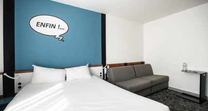 ibis Styles Chambery Centre Gare Room Type - Standard Room with one double bed and one single bed ibis Styles Chambery Centre Gare Room Type - Standard Room with one double bed and one single bed