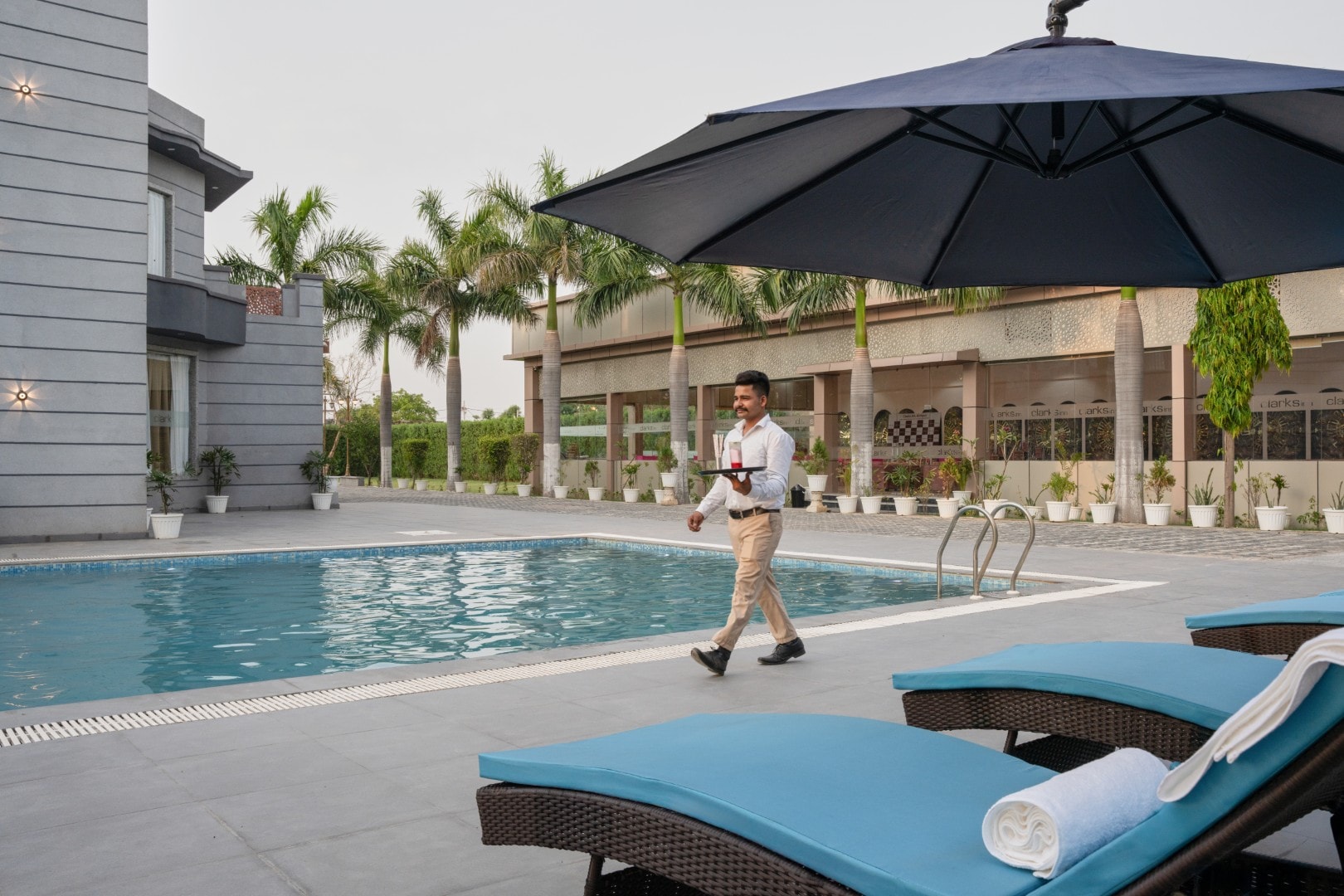 Clarks inn Bichpuri , Agra - Tap to explore photos