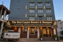 FabHotel The Red Carpet Rooms