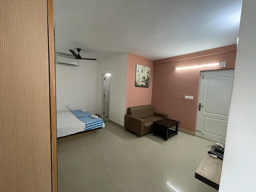 Anns Avenue Plaza | Rooms in an Apartment - Tap to explore photos