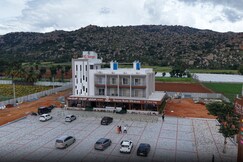 R2B(Rayan Ram Bhavan) Grand restaurant and rooms
