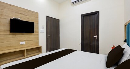 Collection O by OYO Ambedkar Chowk Formerly Hotel Paras Inn Room Type - Suite