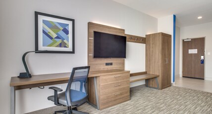 Holiday Inn Express and Suites Denton South Room Type - 1 King Standard