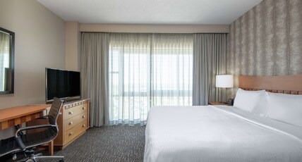 Embassy Suites by Hilton Northwest Arkansas Room Type - 1 KING BED SUITE
