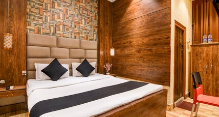 Brill Marina 10 mins from Sealdah Station Room Type - Deluxe Room