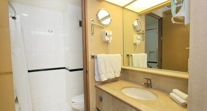 Holiday Inn Convention Center Room Type - 2 Double Standard