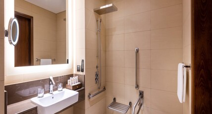 Crowne Plaza Muscat OCEC Room Type - 1 King Standard Accessible