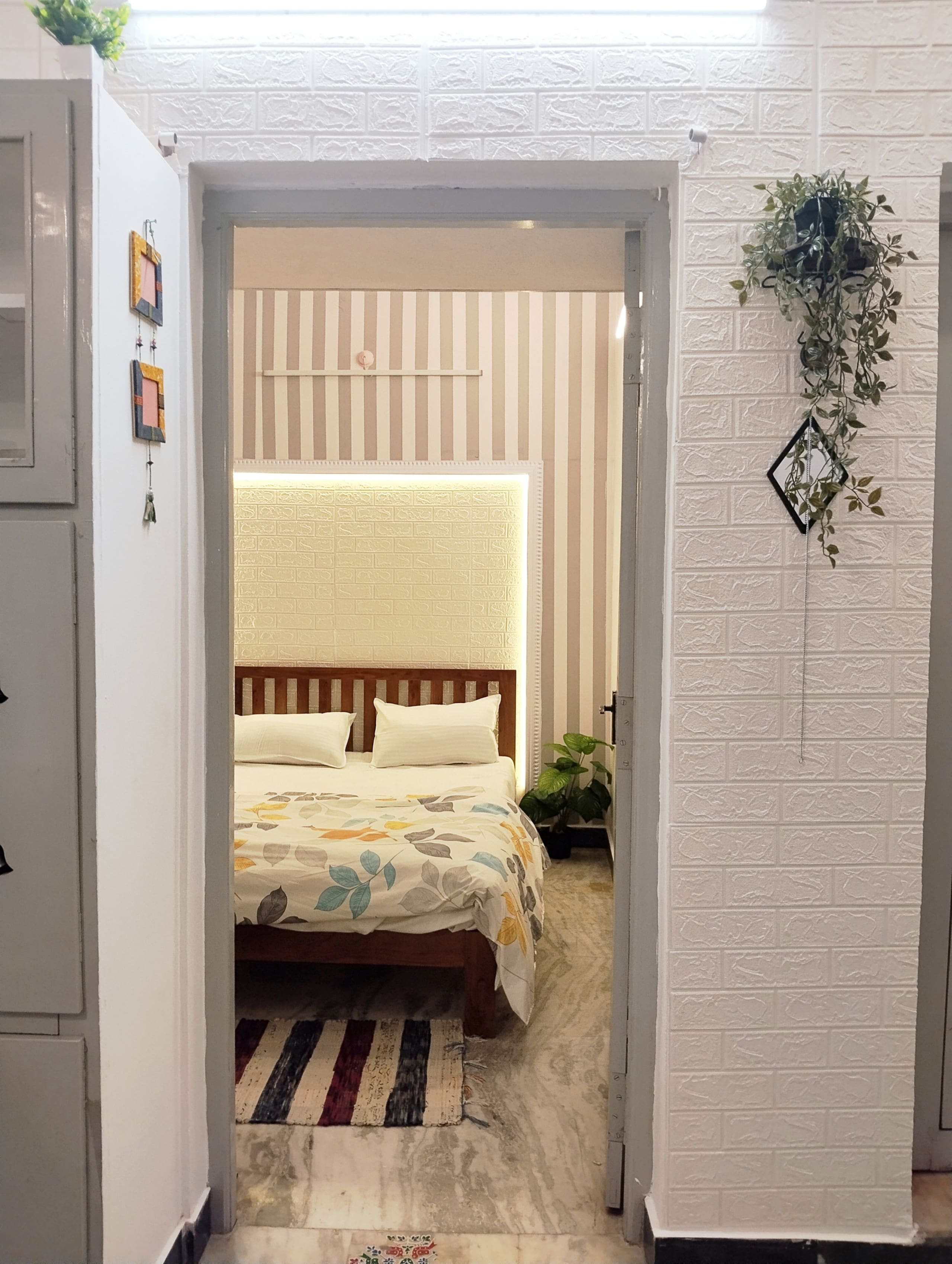 SUPER Luxury WhiteTown 1BHK walkable to beach - Noel - Tap to explore photos