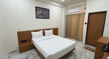 Manav Residency Room Type - Deluxe Room - 02 Person