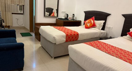 R.K. INTERNATIONAL HOTEL Room Type - Deluxe Room - AC