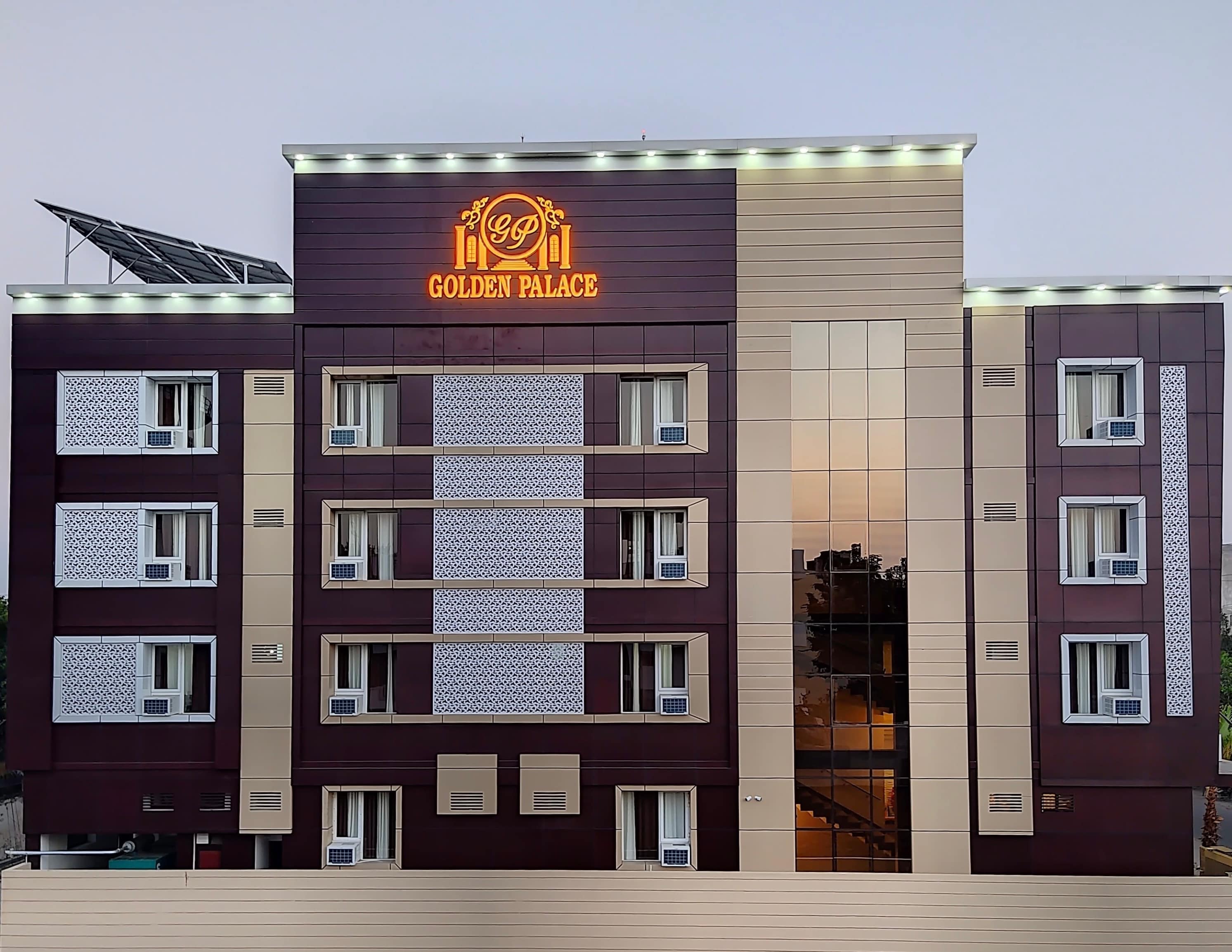 Hotel Golden Palace - Tap to explore photos