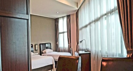 Capital O Rail Hotel Room Type - Suite Triple