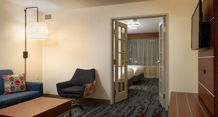 Holiday Inn Express & Suites WAUSAU Room Type - 3 Queen beds Two Bedroom Suite