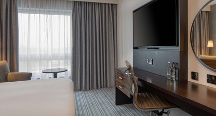 DoubleTree by Hilton Hotel London - Chelsea Room Type - Deluxe Room, 1 Queen Bed