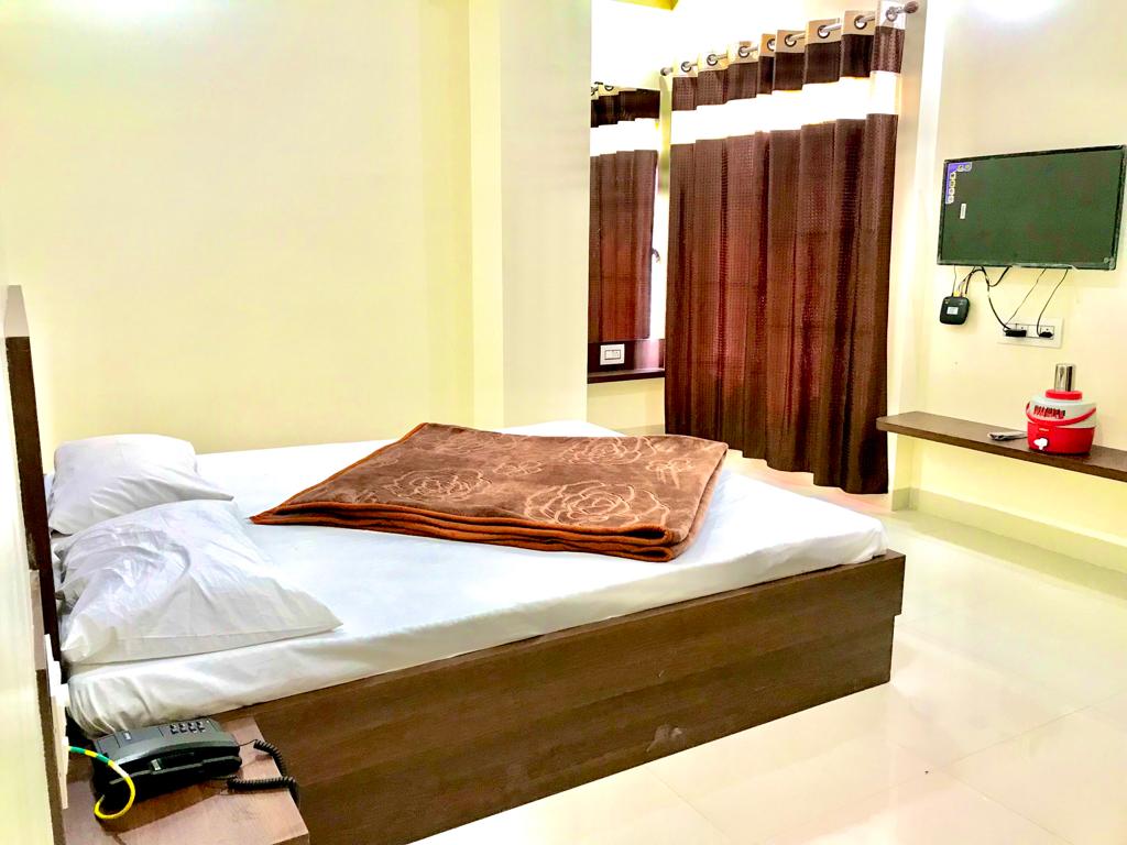 Hotel Raj Shree - Tap to explore photos