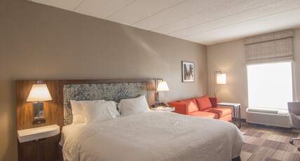 HAMPTON INN  MEDINA OH Room Type - 1KING STUDY SOFABED NOSMOK