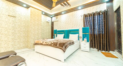 Omji Ashram - Darshan Bhawan | 2km from Ram Temple Room Type - Deluxe Double Room
