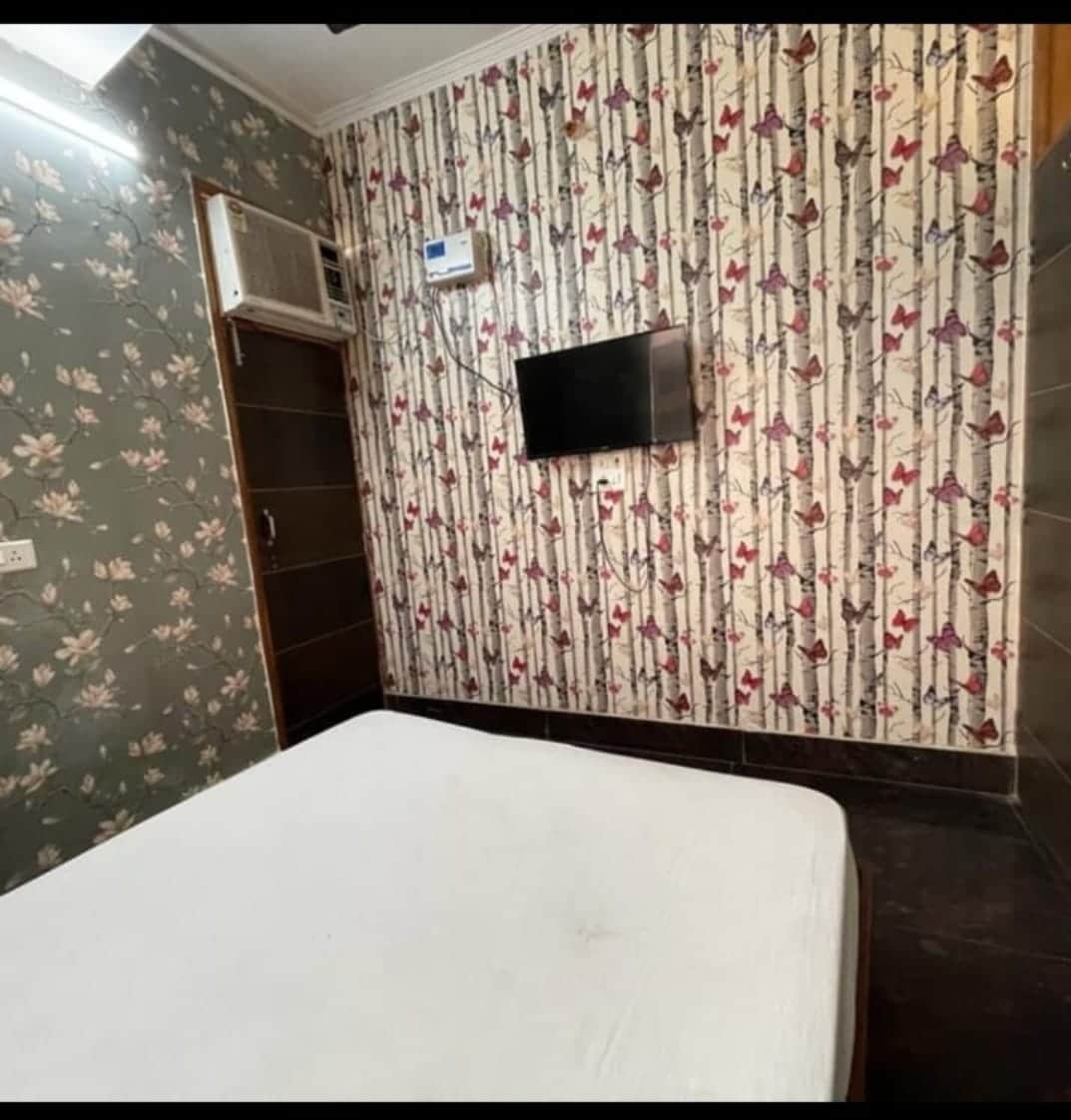 Hotel Sunlight - Tap to explore photos