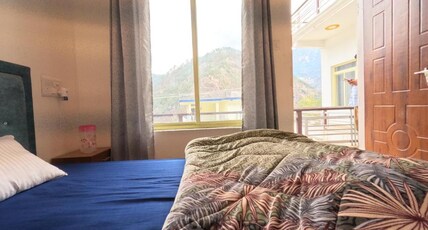 Shri Ganpati hotel - S4S Room Type - Deluxe Room with Mountain View