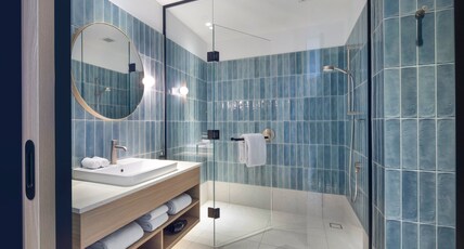 Holiday Inn MELBOURNE BOURKE STREET MALL Room Type - 1 King Premium City view