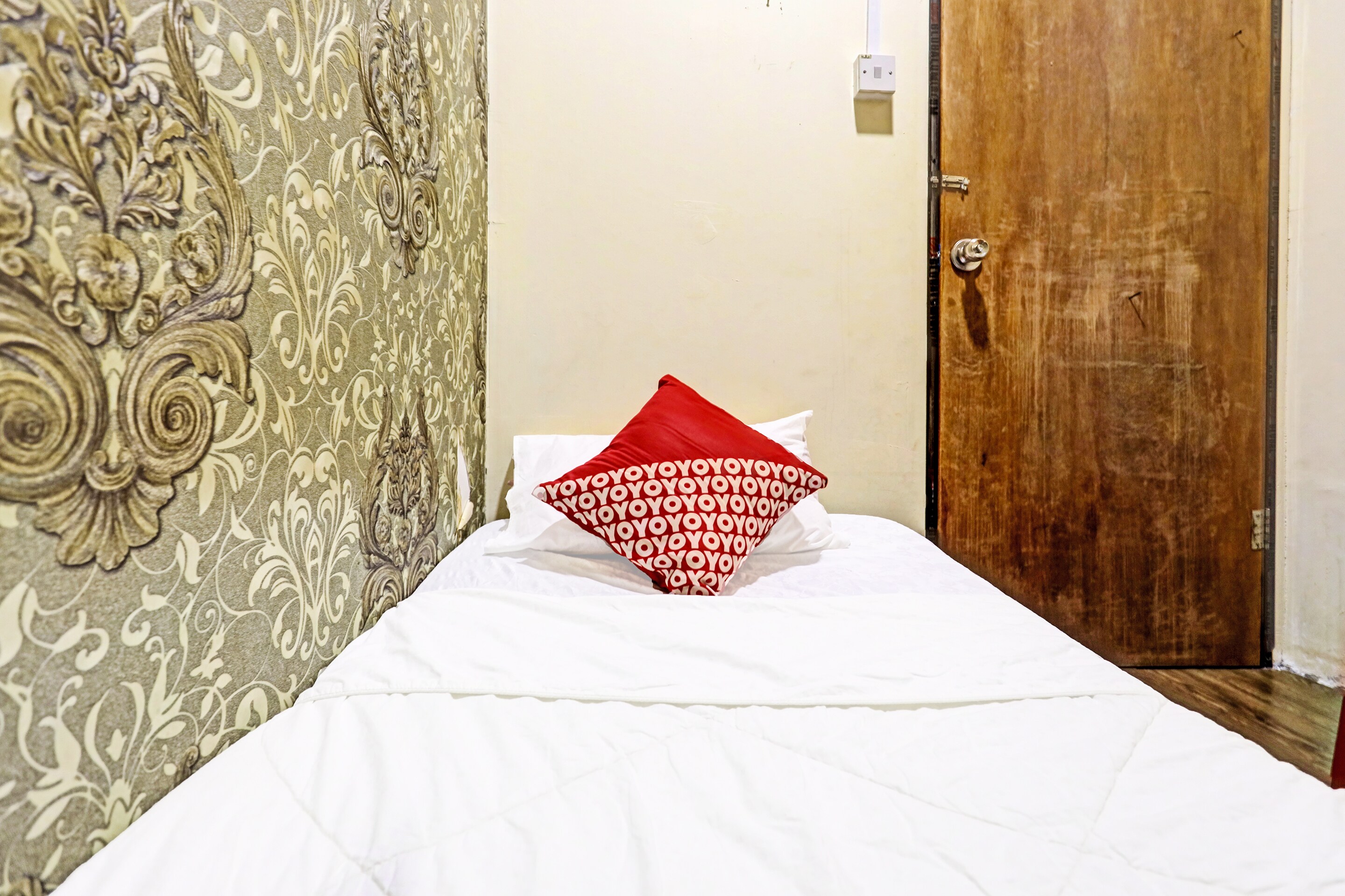 Hotel O Sar Inn - Tap to explore photos