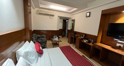 HOTEL APRA DELUXE Room Type - Deluxe Room